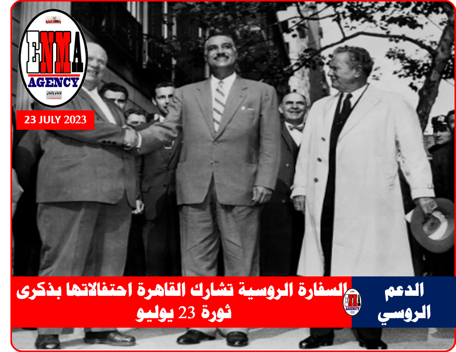 نيكيتا خروتشوف (يسار) يصافح جمال عبد الناصر (وسط) ورئيس يوغوسلافيا جوزيب بروز تيتو (يمين).. سبتمبر 1960